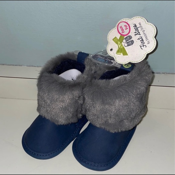 SteppingStones Baby Faux Fur Boots 0-3 months - Picture 1 of 5